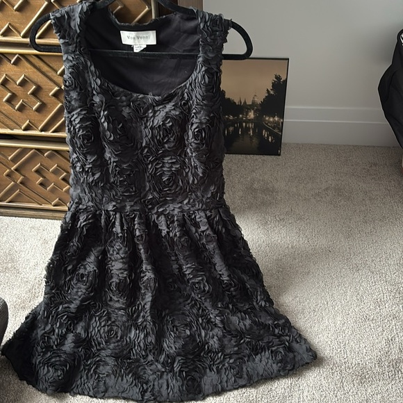 Von Vonni Patterned Floral black mini dresss Sz Medium - Picture 13 of 17